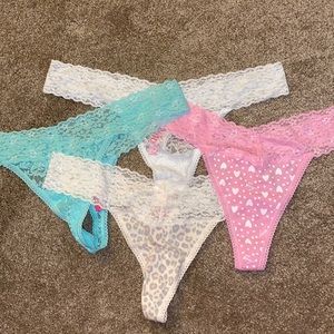 Betsey Johnson size L Lacey set of 4 thongs LIKE NEW!!!